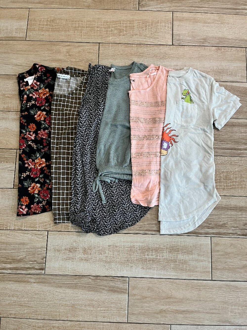 Womens Bundle of 6 Tops - M